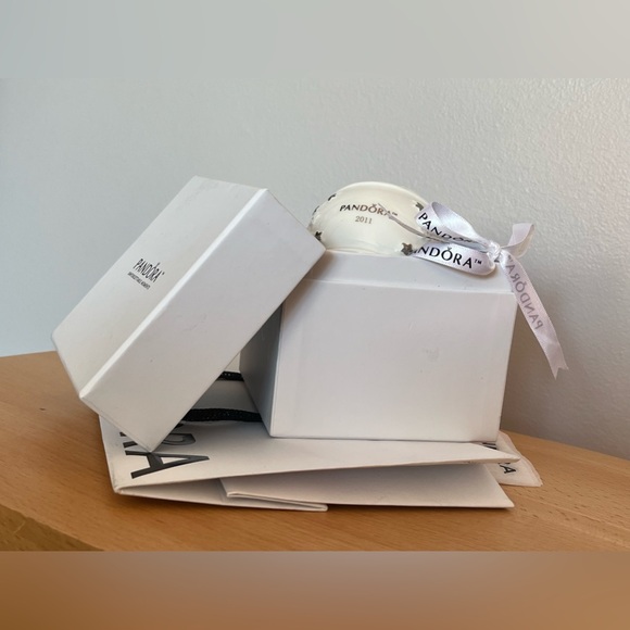 Pandora 2011 Porcelain Ball Christmas Tree🎄 Ornament w Ribbon & Original Box 🎁 - Picture 11 of 14